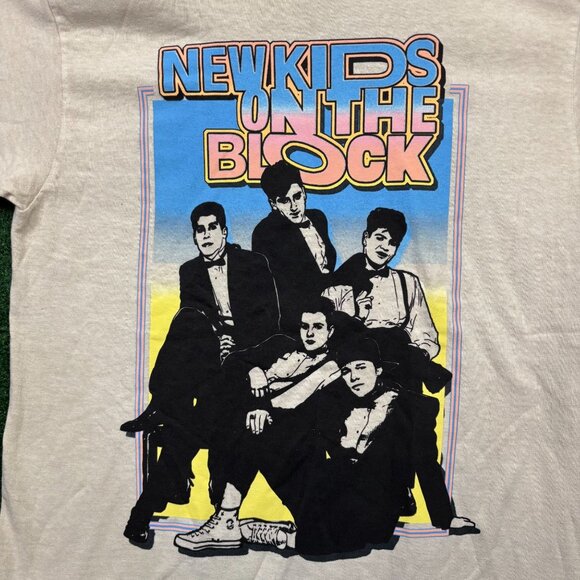 Boy Band New Kids on the Block in Suits T-Shirt Size Medium - Picture 2 of 4